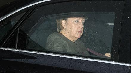 Bundeskanzlerin Angela Merkel (CDU) kommt am Mittwoch in Berlin zu einem Treffen der Partei- und Fraktionschefs von CDU, CSU und SPD in der Bayerischen Landesvertretung in Berlin. 