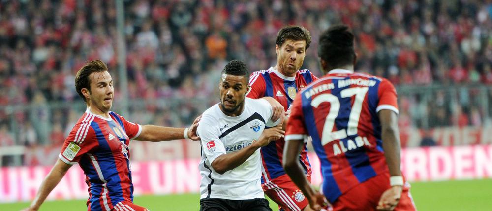 Vor drei Jahren trafen Paderborn und die Bayern noch in der Bundesliga aufeinander. Seitdem stieg der SCP zweimal ab – und Elias Kachunga, Xabi Alonso sowie Mario Götze haben den Verein gewechselt oder ihre Karriere beendet. 