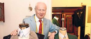 Maßschneider Günter Adam in im Frühjahr 2016 in seinem Atelier – kurz bevor der damals 80-Jährige in den Ruhestand ging. 