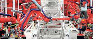 Fehler im System. Weil die Produktion noch nicht rundläuft, schafft Tesla erst zum Ende des zweiten Quartals 2018 eine wöchentliche Menge von 5000 Fahrzeugen.