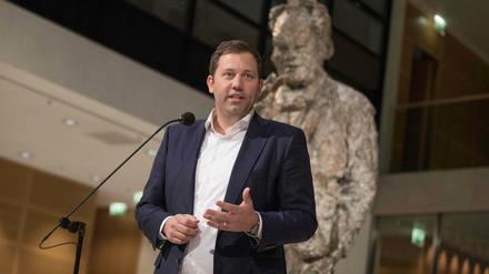 SPD-Generalsekretär Lars Klingbeil spricht im Namen der drei Sondierungsparteien von einem "neuen politischen Stil". 