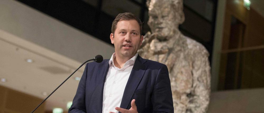 SPD-Generalsekretär Lars Klingbeil spricht im Namen der drei Sondierungsparteien von einem "neuen politischen Stil".