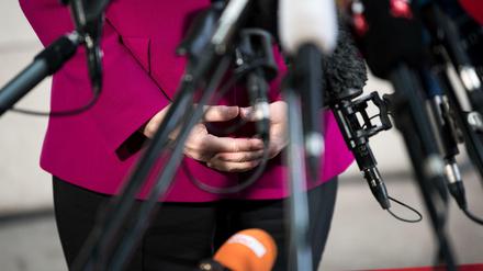 Die CDU-Vorsitzende und Bundeskanzlerin Angela Merkel äußert vor dem Start der Sondierung.