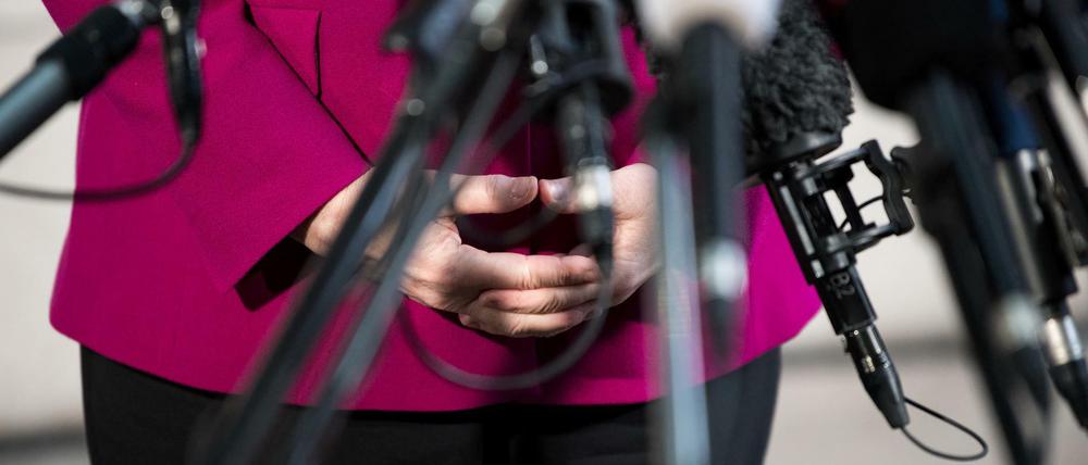 Die CDU-Vorsitzende und Bundeskanzlerin Angela Merkel äußert vor dem Start der Sondierung.