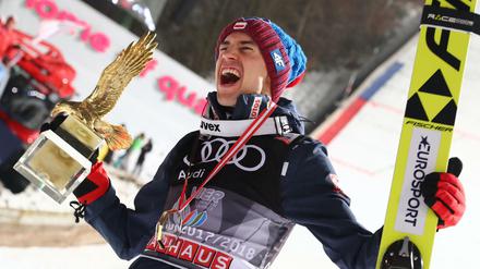 Siegertyp. Kamil Stoch freut sich über den goldenen Adler für den Tournee-Gesamtsieg.