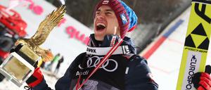 Siegertyp. Kamil Stoch freut sich über den goldenen Adler für den Tournee-Gesamtsieg.