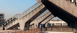 Stadion. Der „Nationale Sportkomplex“ in Phnom Penh wurde Anfang der 60er Jahre nach Plänen von Architekt Vann Molyvann gebaut. 