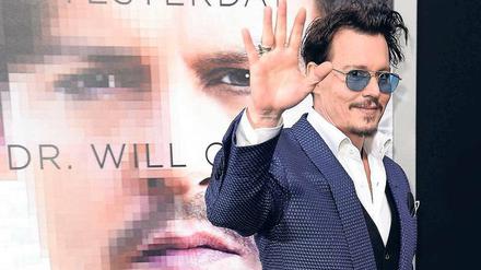 Sexiest Man Alive. Johnny Depp erhielt diesen Titel gleich zwei Mal. In dem Film „Transcendence“ spielt er einen Wissenschaftler, der sich mit Daten beschäftigt. Der Beruf „Data Scientist“ gilt übrigens als „Sexiest Job of the 21st Century“. 