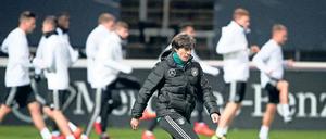 Was soll das? Auch Bundestrainer Joachim Löw kann sich mit dem neuen Wettbewerb für Nationalmannschaften nicht anfreunden. 