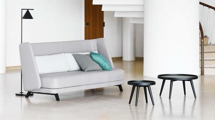 "Jason" (Softline) von Busk + Hertzog lässt sich im Handumdrehen zum Schlafsofa umwandeln.