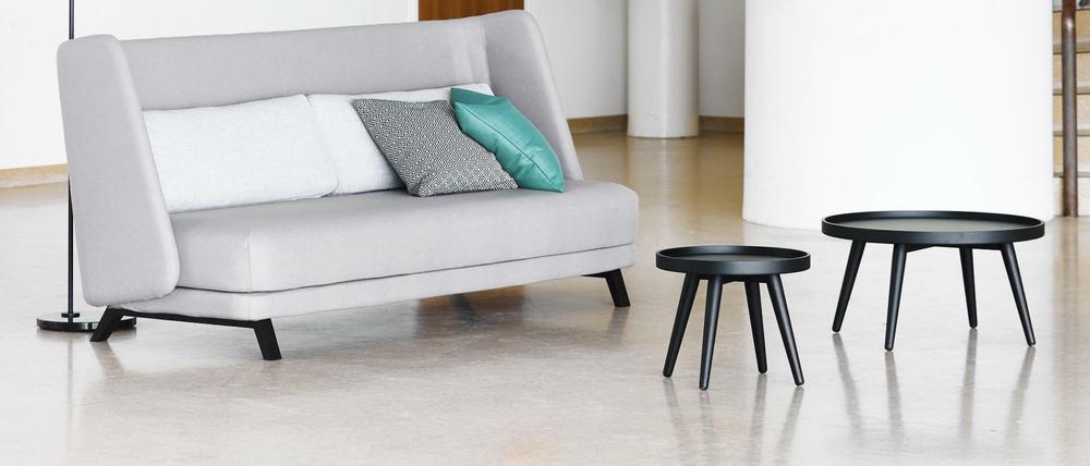 "Jason" (Softline) von Busk + Hertzog lässt sich im Handumdrehen zum Schlafsofa umwandeln.