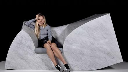 Das "Compression Sofa" aus massivem Marmor (moooi): Nur das Polster ist aus Schaumstoff.
