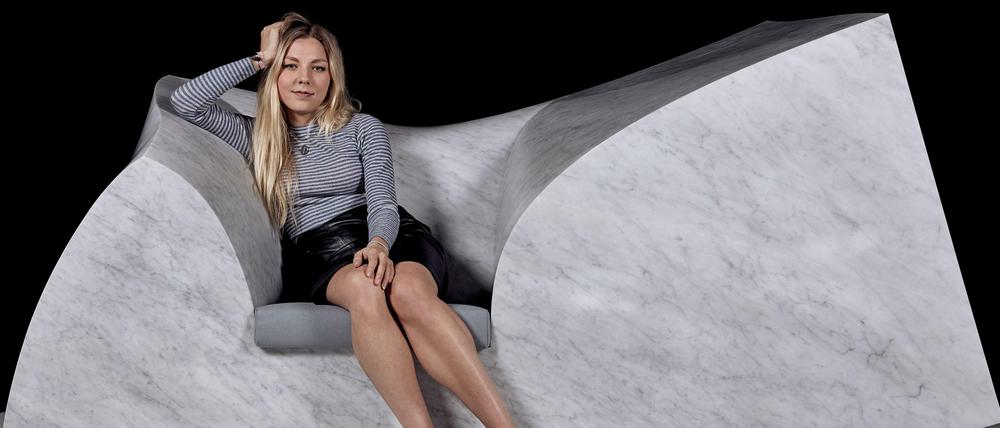 Das "Compression Sofa" aus massivem Marmor (moooi): Nur das Polster ist aus Schaumstoff.