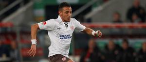 Deniz Naki im jahr 2010 auf dem Spielfeld für Hannover 96