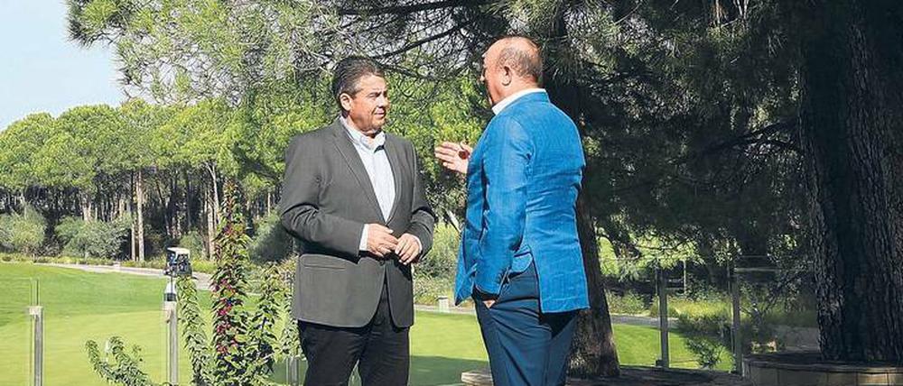 Der deutsche Außenminister Sigmar Gabriel (SPD) traf sich Anfang November informell mit seinem türkischen Amtskollegen Mevlüt Cavusoglu in Antalya.