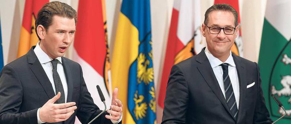 Österreichs Kanzler Sebastian Kurz (ÖVP, l.) und Heinz-Christian Strache (FPÖ) geben erste Ergebnisse ihrer Klausurtagung bekannt.