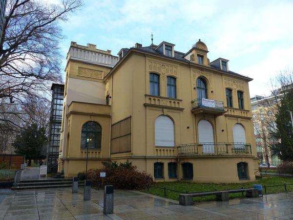 Die Schwartzsche Villa, das Kulturzentrum des Bezirks an der Schloßstraße.