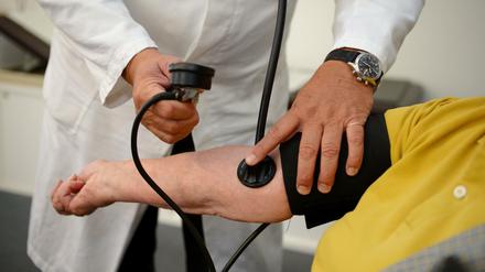 Der Krankenstand in Berlin und Brandenburg steigt.