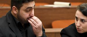 Der Sohn des von den NSU-Terroristen ermordeten Enver Simsek, Abdul Kerim Simsek im Gespräch mit der Anwältin Seda Basay-Yildiz. 