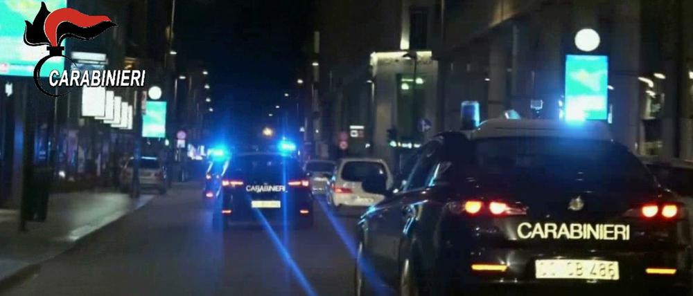 Mit Blaulicht fuhren die Carabinieri vor.