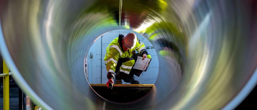 Im Hafen von Sassnitz liegen bereits die Rohre für die Gasleitung Nord Stream 2.