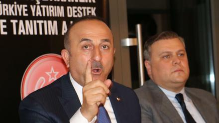 Der türkische Außenminister Mevlüt Cavusoglu hat deutsche Journalisten in die Türkei eingeladen. 