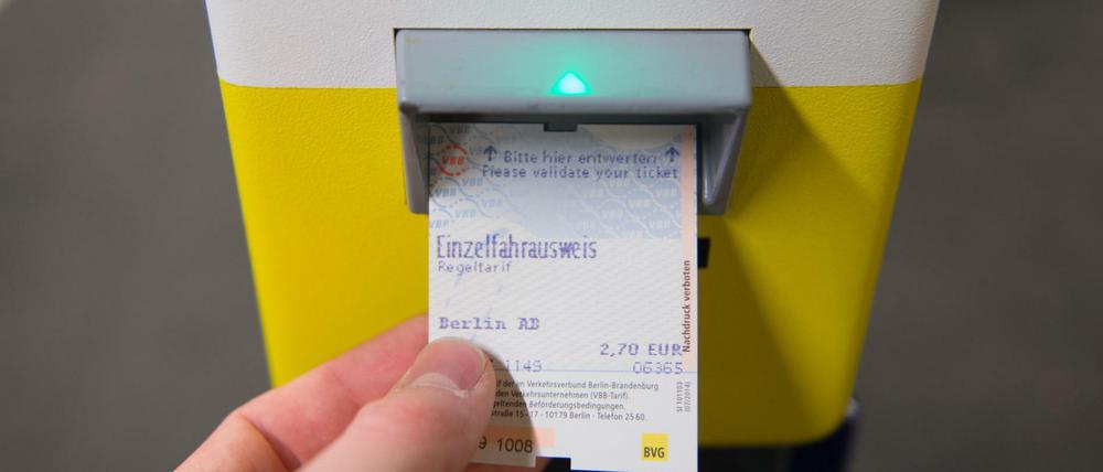 Das Sozialticket für den öffentlichen Nahverkehr kostet 27,50 Euro im Monat.