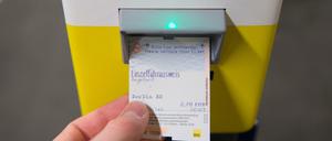 Das Sozialticket für den öffentlichen Nahverkehr kostet 27,50 Euro im Monat.