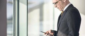 Schlechte Nachrichten. Das Netzwerkdurchsetzungsgesetz von Heiko Maas soll geltendes Recht im Netz durchsetzen – ohne Juristen nicht so einfach. 