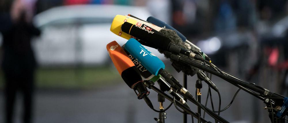 Warten auf das Ende der Sondierungen zwischen CDU, CSU und SPD in Berlin.