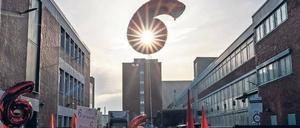 Die Warnstreiks werden noch mindestens zwei Wochen dauern, dabei steht die Forderung nach sechs Prozent mehr Geld eher im Hintergrund. Die IG Metall will mehr Zeitflexibilität für ihre Mitglieder - und teilweise Geld für weniger Arbeit. 