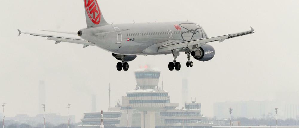 Fliegendes Personal: Niki im Anflug auf Tegel. Das war einmal. Derzeit sind die Maschinen am Boden. 