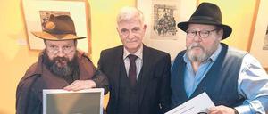 Ihr Milljöh. Urenkel Hein-Jörg Preetz-Zille feierte am Mittwoch den 160. Geburstag des Künstlers mit Walter Plathe (re.) und Zille-Darsteller Albrecht Hoffmann.