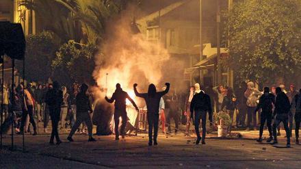 In vielen Teilen des Landes protestieren Tunesier seit Jahresbeginn gegen die Regierung.