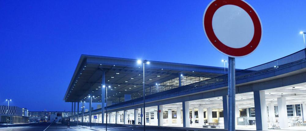 Das Hauptterminal neben dem Ankunftsbereich des Hauptstadtflughafens.