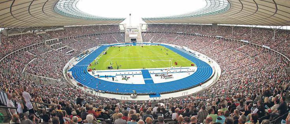 Volles Olympiastadion beim Istaf? So ein Bild könnte bald der Vergangenheit angehören. Womöglich verschwindet die Laufbahn im Stadion. Foto: Hannibal Hanschke/dpa