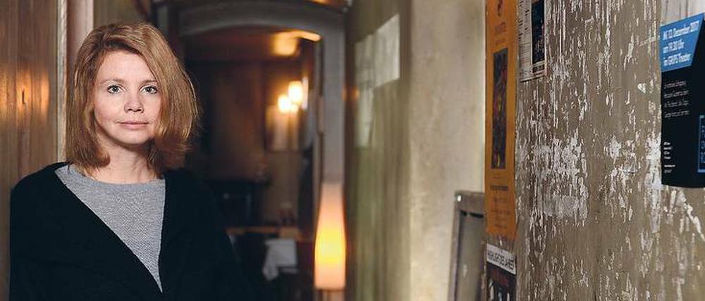 Hauptstadt im Blick. Annette Frier, fotografiert im „Brel“ am Savignyplatz, spielt die Titelrolle des Stücks in Köln und Berlin.