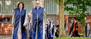 JUB-Präsidentin Katja Windt 2016 beim Graduation Day der Jacobs University, an ihrer Seite JUB-Geschäftsführer Michael Hülsmann.
