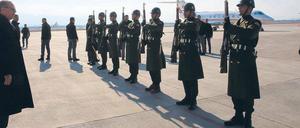Riskante Manöver. Die militärischen Anliegen des türkischen Präsidenten Erdogan (links) widersprechen sich teilweise gegenseitig. 
