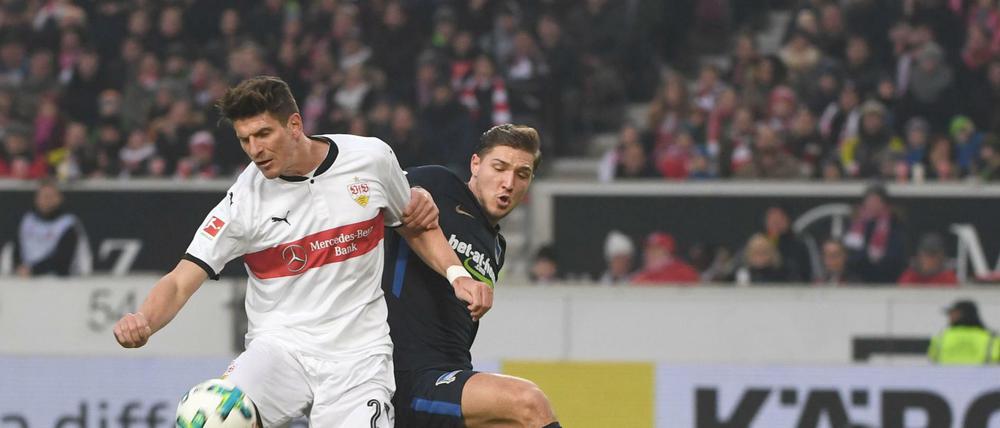 Mario Gomez ist zurück in Stuttgart, den Siegtreffer für den VfB erzielte jedoch Herthas Niklas Stark per Eigentor.