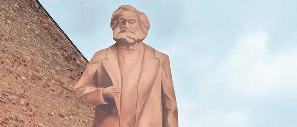 Der Mega-Marx des chinesischen Künstlers Wu Weishan, hier als Holzattrappe, wir 5,50 Meter hoch werden.