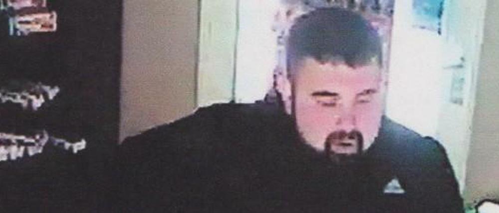 Dieser Mann soll im März 2017 den 26-Jährigen verletzt haben.