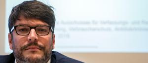 Berlins Justizsenator Dirk Behrendt (Grüne) im Rechtsausschuss des Abgeordnetenhaus.