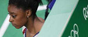 Auch die US-amerikanische Turn-Olympiasiegerin Simone Biles hat ihrem ehemaligen Teamarzt Larry Nassar sexuellen Missbrauch vorgeworfen. «Ich habe keine Angst mehr, meine Geschichte zu erzählen», teilte die 20-Jährige via Instagram mit. «Ich bin auch eine der vielen Überlebenden, die von Larry Nassar sexuell missbraucht wurden.»