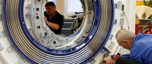 Technik für Mediziner. Computer-Tomograph-Herstellung bei Siemens.