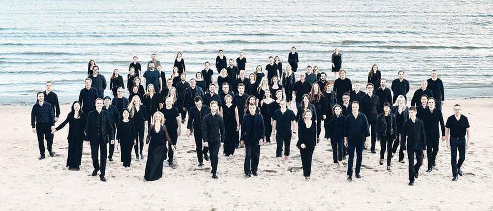 Das Estonian Festival Orchestra am Strand des Seebads Pärnu.