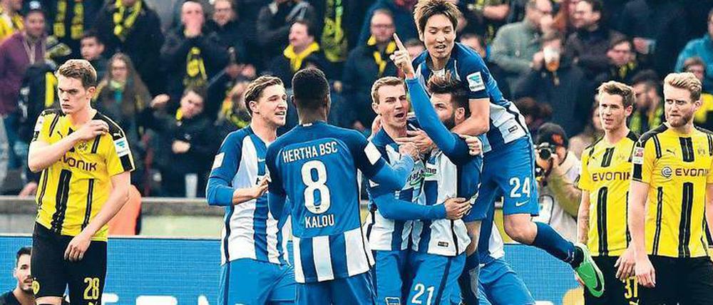 Es geht. Im März gewannen die Berliner (in Blau) ihr Heimspiel gegen den BVB.