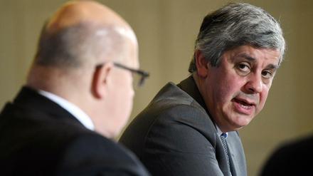 Bei seinem Antrittsbesuch in Berlin mahnt der neue Euro-Gruppenchef Mário Centeno zur Eile beim Umbau der Währungsunion.