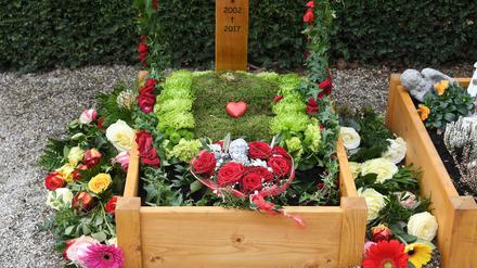 Das Grab des 15-jährigen Mädchen, das in einem Drogeriemarkt in Kandel erstochen wurde.