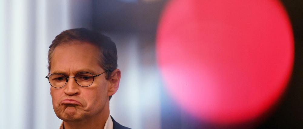 Der Regierende Bürgermeister trägt seine Tätigkeitsbeschreibung zwar im Titel, aber meistert das Regieren auch nicht übermäßig im Sinne der Bürger.
